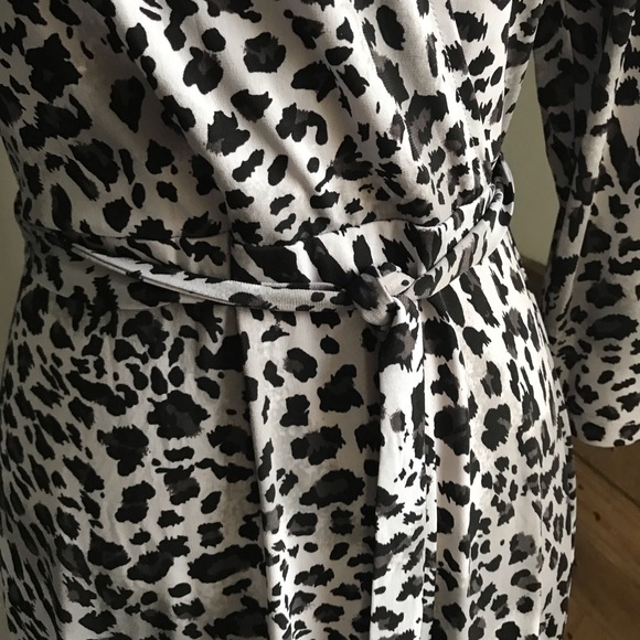 Sexy Leopard Print Wrap Dress Midi Size Medium Ellen Tracy Date Night or Work - Picture 2 of 14